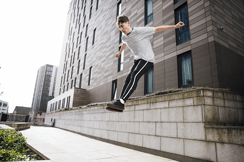 Zum Sprung bereit: Berliner Parkour-Läufer Zum Sprung bereit: Berliner Parkour-Läufer