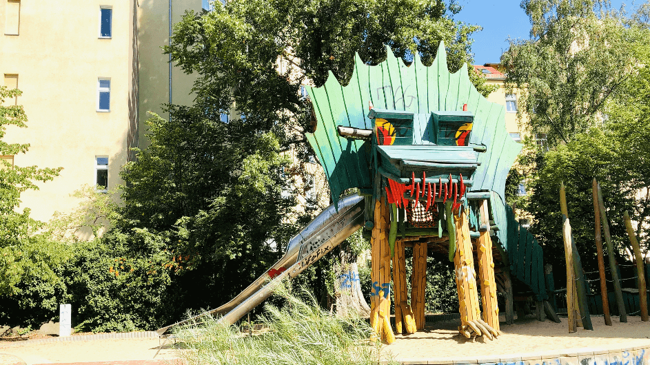 Drachenspielplatz in der Schreinerstraße - kinderleicht.berlin | Euer