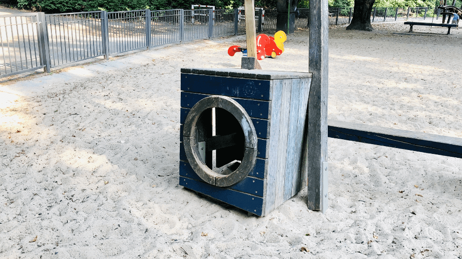 Kletterspielplatz in der Bartningallee