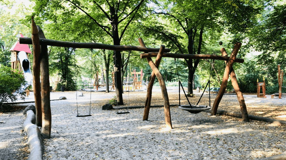 Schattiger Spielplatz im Ortsteil Tiergarten