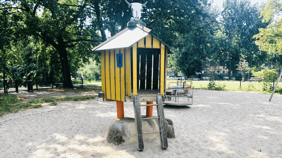 Spielplatz mit Parkanschluß in der Ravenestraße