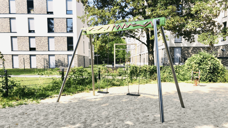 Spielplatz mit Parkanschluß in der Ravenestraße