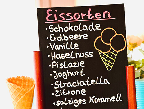 Freut euch in diesem Eiscafé auf Spiel und Spaß Freut euch in diesem Eiscafé auf Spiel und Spaß