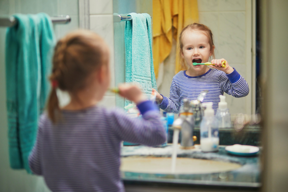 Strahlendes Lächeln von Anfang an: So entwickeln Kinder gesunde Gewohnheiten